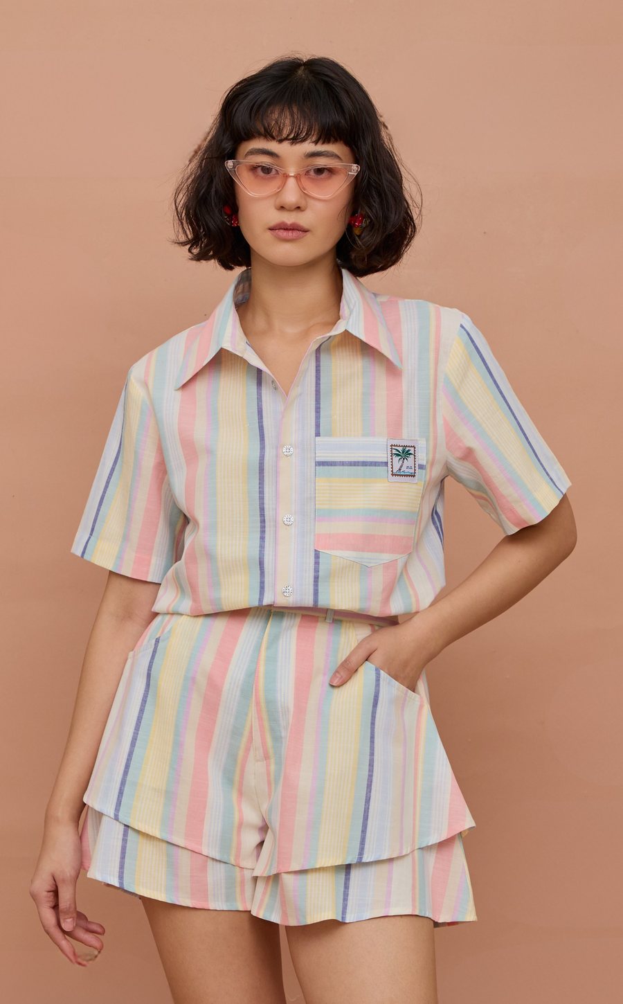 Modelka w pastelowym zestawie Tayo Studio